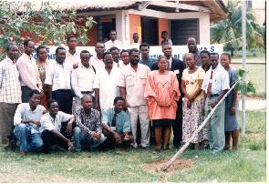 Photo de famille de Participants et des membres du Jury au dernier jour des dmos.